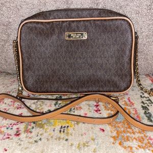 Micheal Kors crossbody Purse